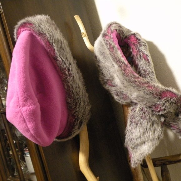 Neck works Hat an neck wrap/ scarf - Picture 1 of 8